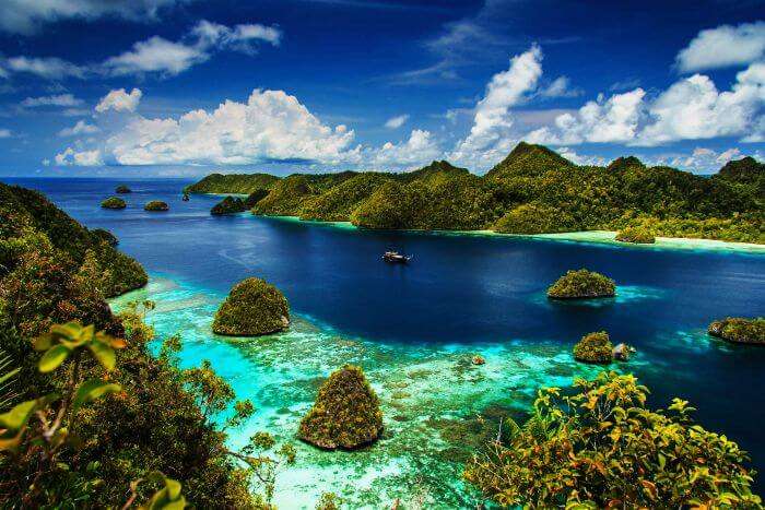 28 Beautiful Places in Indonesia Every Tourist Must Visit In 2022!