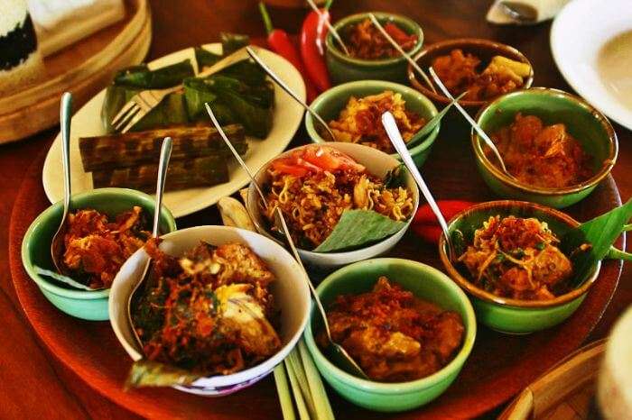 A taste of exotic and spicy flavor in this Bali cuisine- Nasi Ayam and Nasi Campur