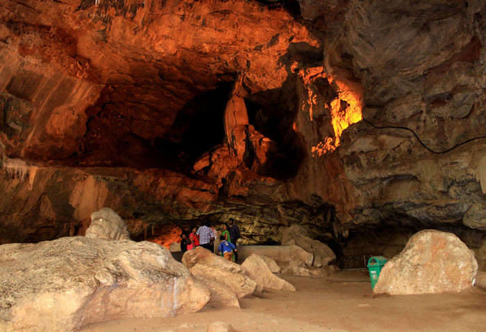 Caving in Antharagange CavesCaving in Antharagange Caves