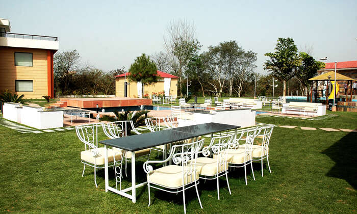Outdoor dining arrangements at Casba Farm Stay - a beautiful resort in the farms