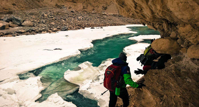 The dangerous trail of Chadar Lake where the hiker needs to traverse the frozen river