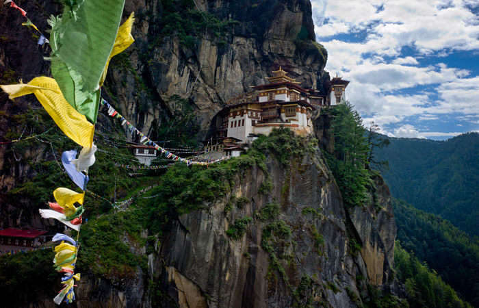 Tiger’s Nest Monastery which is just hanging at the edge of a cliff in Bhutan is extraordinary in autumn season