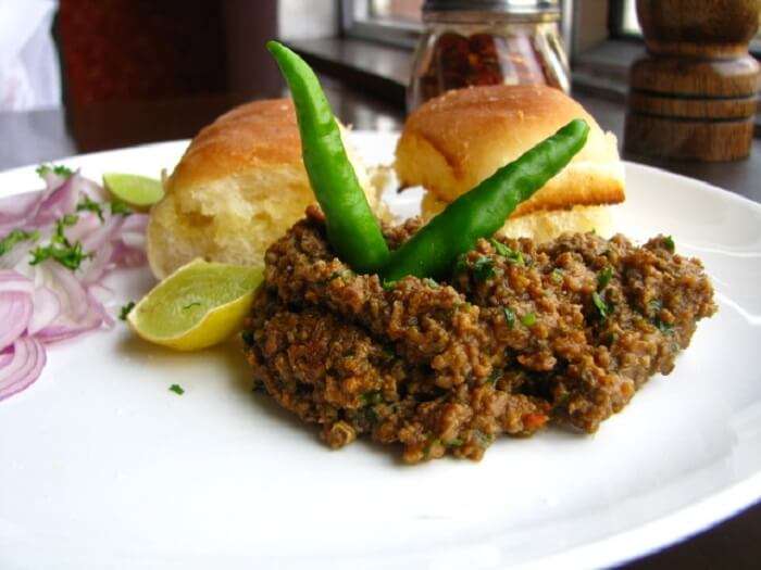 minced chicken with bread