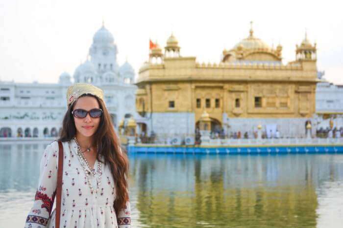 Sophee dons traditional Indian wear during her visit to Golden temple in Amritsar