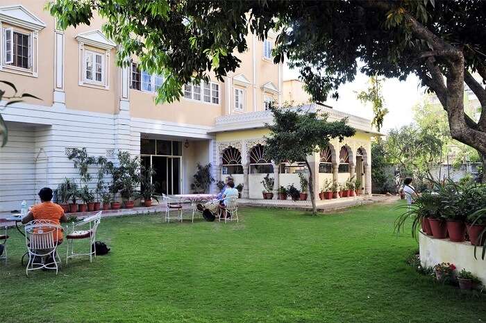 Hotel Anuraag Villa is one such resort in Jaipur for families and large gatherings
