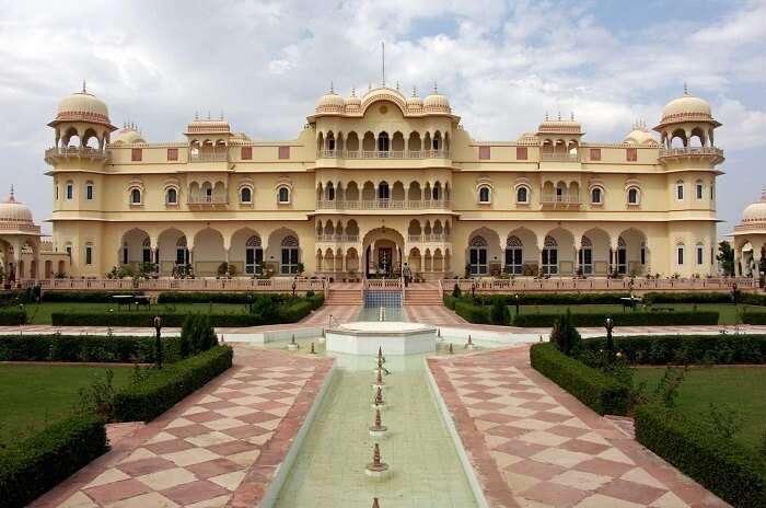 Nahargarh Haveli is one such imposing resort in Jaipur for the small budgeteers
