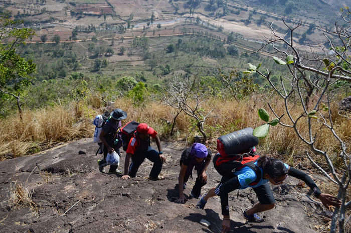 People trekking up a hill in Lambasingi