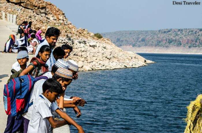 Children waiting for a boat in Nagarjuna Sagar