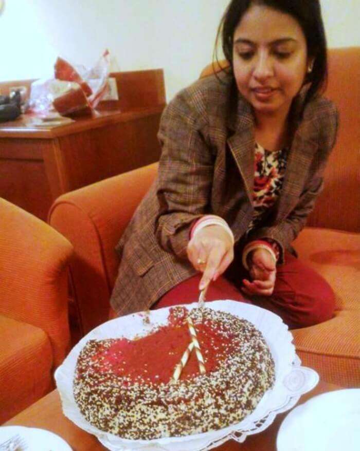 Cutting the delicious cake in the upgraded hotel room in Vienna