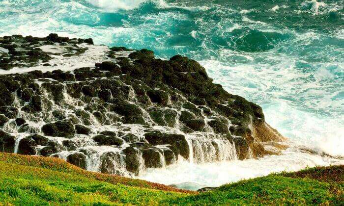 Waves crashing across the beautiful rocks at Phillip Island