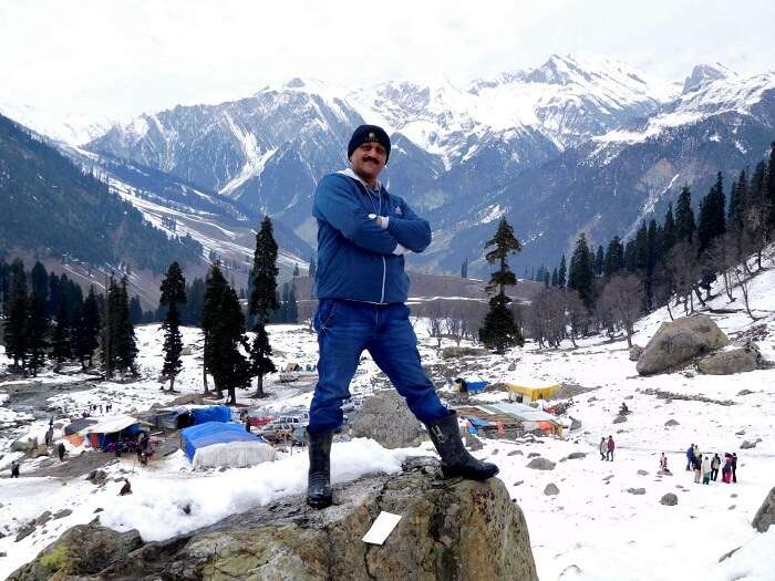 Sharad posing in the background of snow capped peaks in Sonmarg