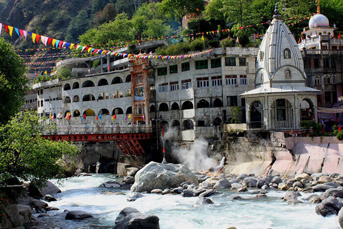 Experience hot water springs at Manikaran Sahib on the way back to Delhi