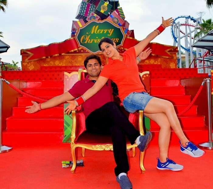 Antriksh and his wife pose in Universal Studios Singapore 