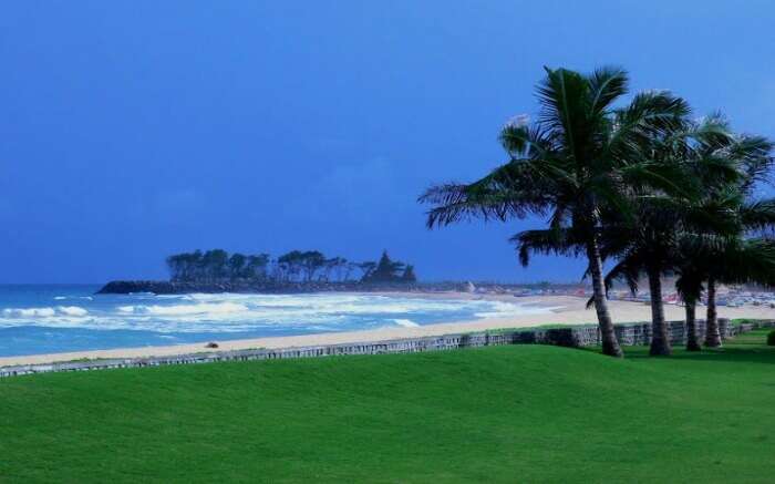 The cozy beach vibes and lush green settings make Daman one of the most romantic places near Mumbai