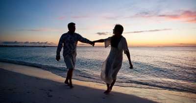 Couples in love at romantic getaways near Mumbai