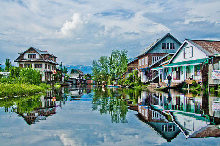 Jhelum in Srinagar is among the most beautiful places to visit in India in December