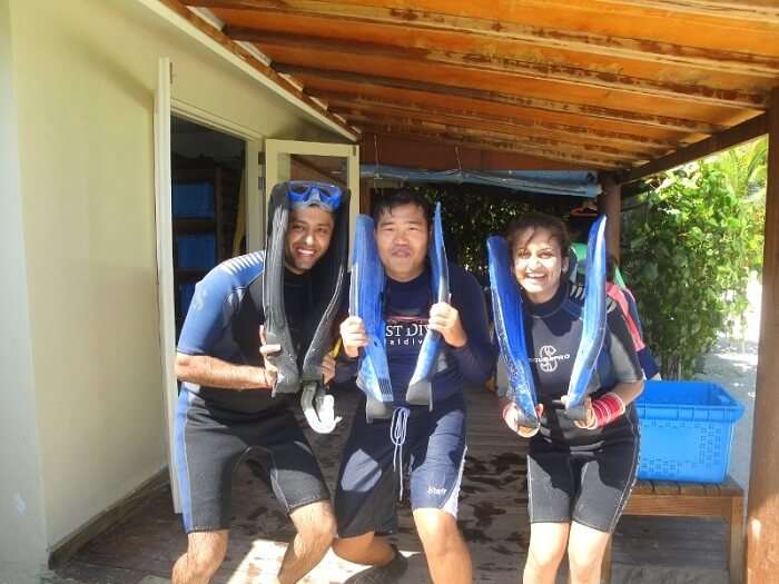 Kushagra and Tanu with the scuba diving trainer - Roy