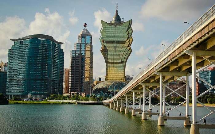 The beautiful Macau-Taipa Bridge