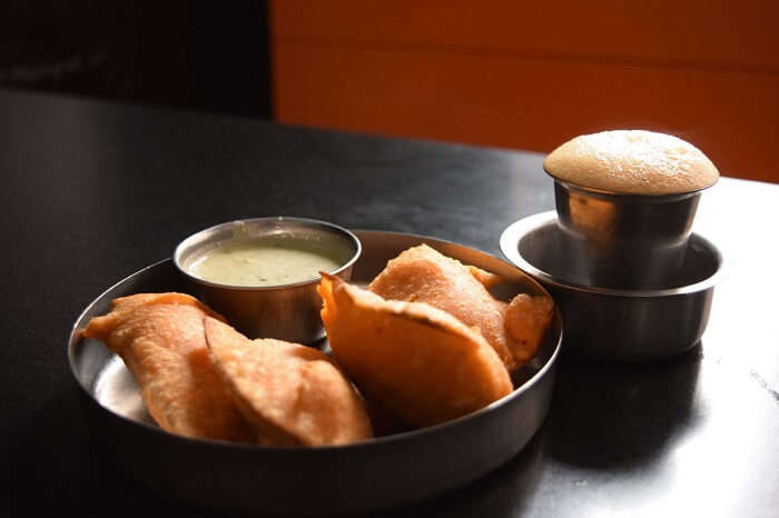 Crispy Bhajis are served with chutney and filter coffee