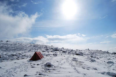 A lone tent on the snow flatland set up during the Dzongri winter trek