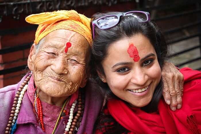 Leena with an old lady in Nepal