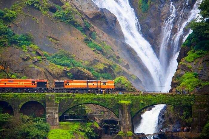 Dudhsagar_falls_with_train