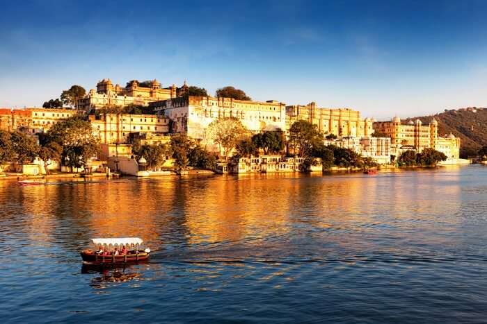 The beautiful Fateh Sagar Lake is among the most popular tourist attractions in Udaipur