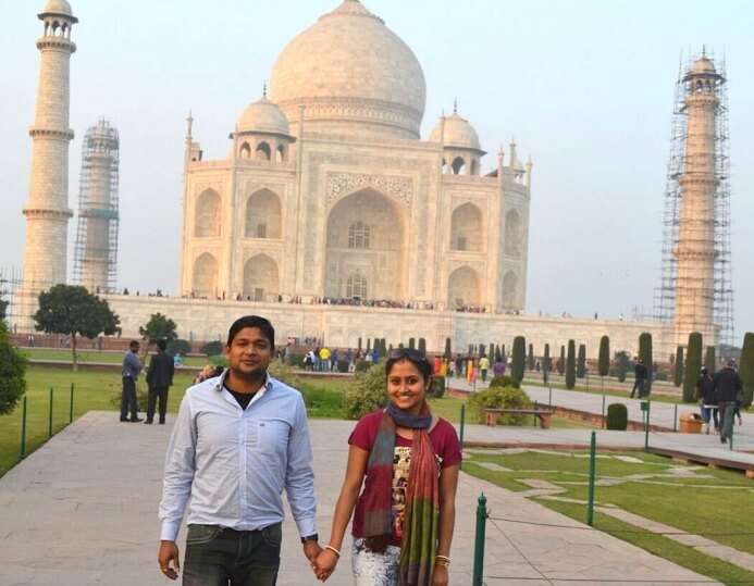 Madhumita and her husband at Taj Mahal Agra