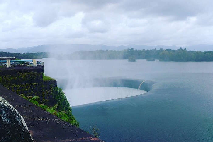 A snap of the beautiful Salaulim Dam reservoir in the state of Goa