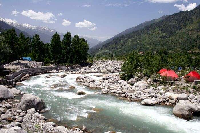 The cold waters of the Nehru Kund located very close to Manali
