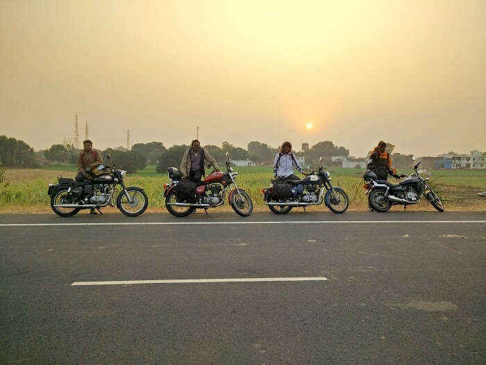 Sundar and his friends taking a bike trip from Kanyakumari to Kashmir