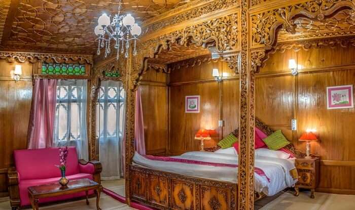 Houseboats in Srinagar are said to be elaborately designed with royal interiors and decor