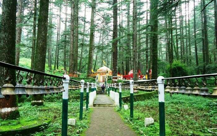 Pay a visit to Tarkeshwar Mahadev to achieve peace of mind and soul