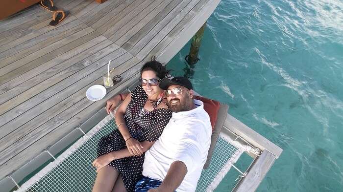 Angad and his wife sit by the ocean in Maldives