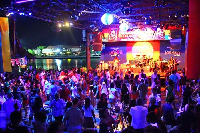 People dancing to some foot-tapping music at Soi Reggae that is a wonderful place to enjoy nightlife in Koh Samui