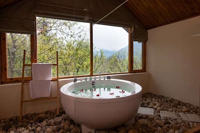 Mystifying bathtub in one of the best resorts in Himachal