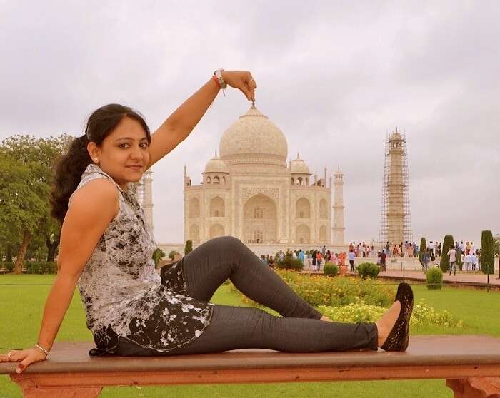 Vineets wife at Taj Mahal