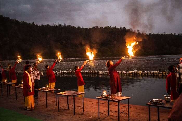 Priests performing aarti at the Triveni Ghat.