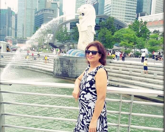 Srishtis mom at the Merilion statue in Singapore