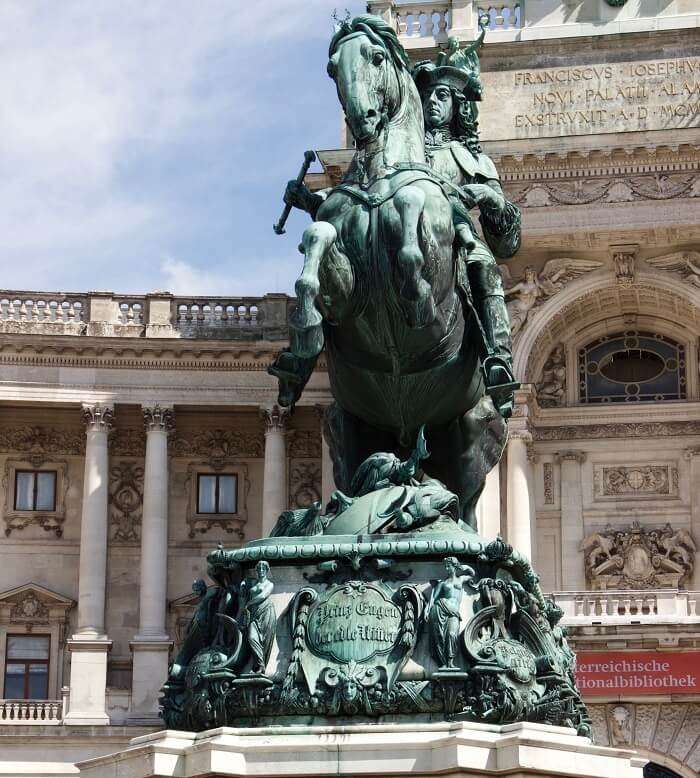 A magnificent statue in Vienna