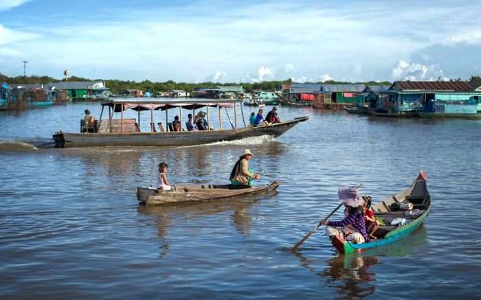 Visit the floating village on Tonle Sap lake - Cambodia