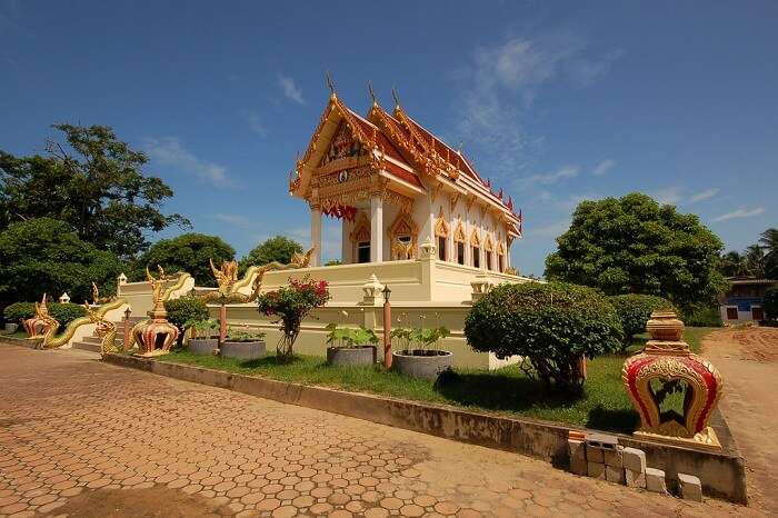 The entrance to the Wat Khunaram that houses a mummified monk