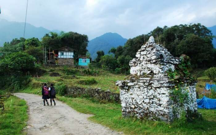 Children making their way to school in Yuksom