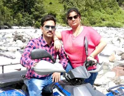 Sachin and his wife in Rohtang pass in Himachal