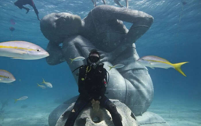 This 60-tonne statue of a girl is named after the Greek god Atlas, who bears the burden of the heavens.