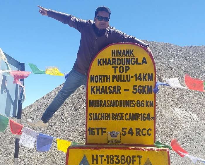 Vishal on top of a pillar in Khardungla Pass