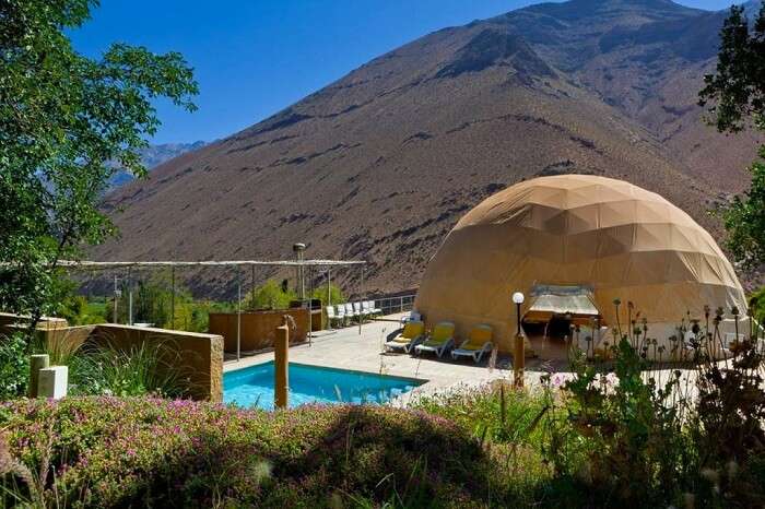 The swimming pool and a tent room at the Astronomic Hotel in Chile