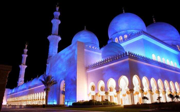 Grand Mosque in Abu Dhabi at night