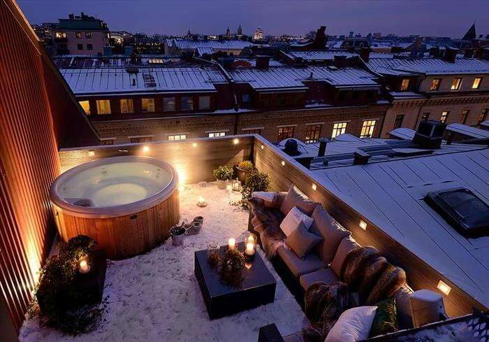 The rooftop hot tub at Quality Hotel 11