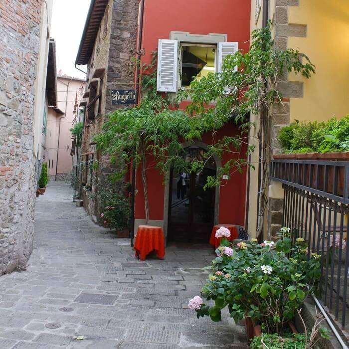 Beautiful houses in Tuscany
